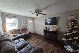 9223 Marvel Dr, Dallas, TX 75217 - Photo 3