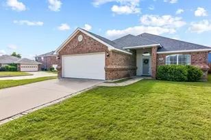 2307 Natchez Dr, Ennis, TX 75119 - Photo 1