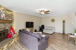 4217 Glen Pines Dr, Arlington, TX 76016 - Photo 5