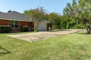 12187 Rolling Oaks Dr, Whitney, TX 76692 - Photo 15