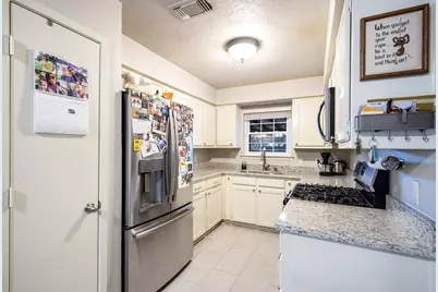 2000 Navajo Street, Denton, TX 76209 - Photo 9