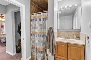 706 E Criner St, Grandview, TX 76050 - Photo 23