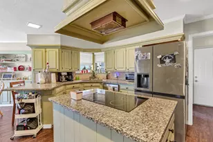 706 E Criner St, Grandview, TX 76050 - Photo 11