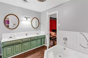 706 E Criner St, Grandview, TX 76050 - Photo 21