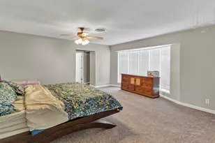 706 E Criner St, Grandview, TX 76050 - Photo 15