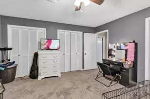 706 E Criner St, Grandview, TX 76050 - Photo 25