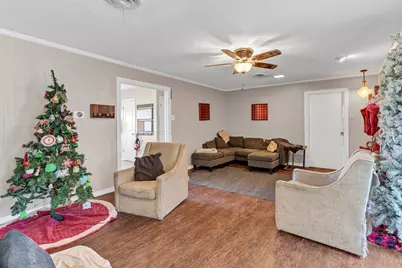 706 E Criner Street, Grandview, TX 76050 - Photo 7