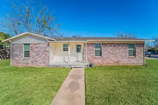 900 Elizabeth Blvd, Granbury, TX 76048 - Photo 1