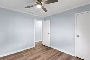 907 W Bridge, Granbury, TX 76048 - Photo 9