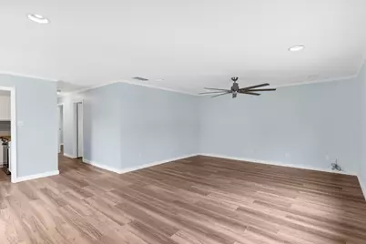 907 W Bridge, Granbury, TX 76048 - Photo 5