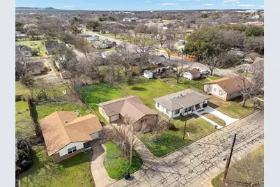 907 W Bridge, Granbury, TX 76048 - Photo 1