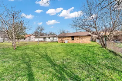 907 W Bridge, Granbury, TX 76048 - Photo 11