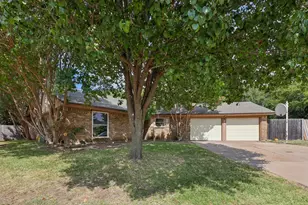 2417 Meadow Ct, Bedford, TX 76021 - Photo 5