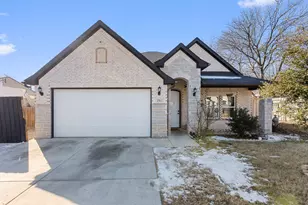 2512 Highcrest Ave, Fort Worth, TX 76111 - Photo 1