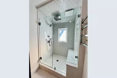 101 Lindenwood Drive, Fort Worth, TX 76107 - Photo 11