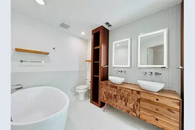 101 Lindenwood Drive, Fort Worth, TX 76107 - Photo 13