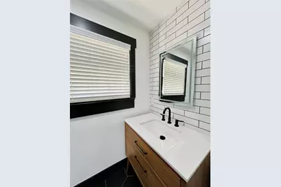 101 Lindenwood Drive, Fort Worth, TX 76107 - Photo 23