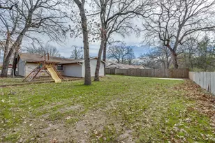 2923 W Day St, Denison, TX 75020 - Photo 17