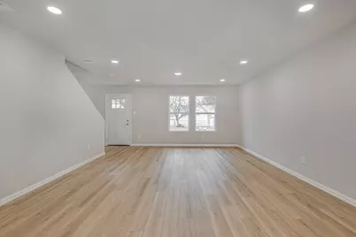 320 W Gambrell Street, Fort Worth, TX 76115 - Photo 7