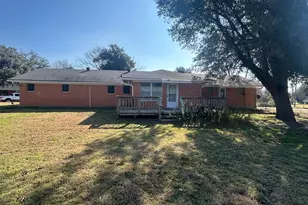 910 Varella, Mexia, TX 76667 - Photo 3