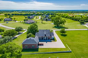 1905 Yucatan Dr, Granbury, TX 76048 - Photo 5