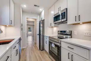 205 Laurel St, Mansfield, TX 76063 - Photo 3