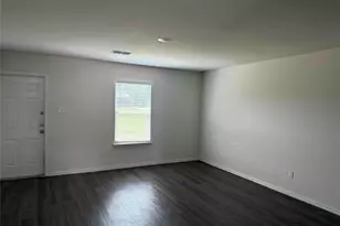 404 E Munson St, Denison, TX 75021 - Photo 5