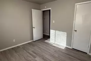 1435 N Bluegrove Rd, Lancaster, TX 75134 - Photo 5