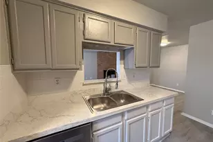 1435 N Bluegrove Rd, Lancaster, TX 75134 - Photo 3