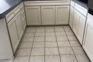 124 E Vilbig St, Irving, TX 75060 - Photo 5