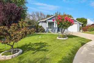 901 Freesia Dr, Little Elm, TX 75068 - Photo 3