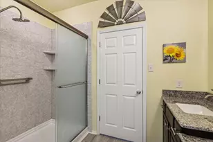 901 Freesia Dr, Little Elm, TX 75068 - Photo 17