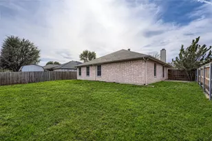 3326 Spring Meadow Ln, Grand Prairie, TX 75052 - Photo 21