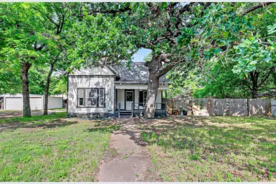 707 S Robinson Street, Cleburne, TX 76031 - Photo 1