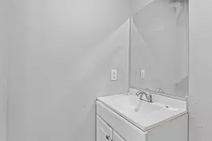 707 S Robinson St, Cleburne, TX 76031 - Photo 11