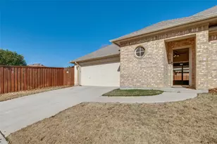 140 Big Willow Ct, Saginaw, TX 76179 - Photo 3