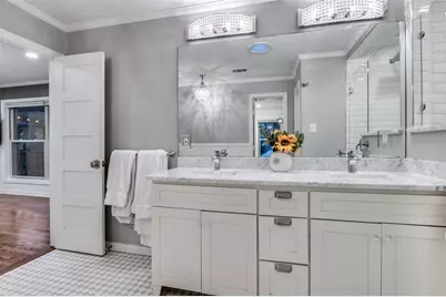 907 E Texas Street, Grapevine, TX 76051 - Photo 17