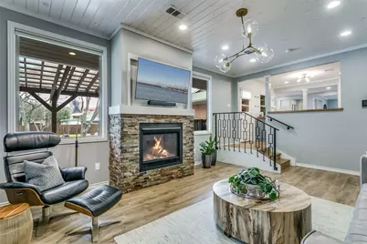 907 E Texas Street, Grapevine, TX 76051 - Photo 11