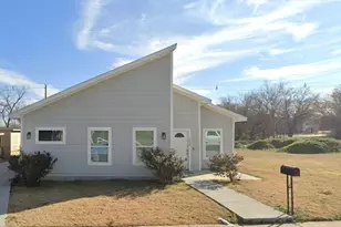 1429 Missouri Ave, Fort Worth, TX 76104 - Photo 1