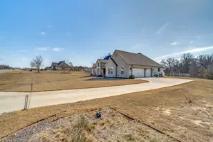 2021 Dolly Dr, Weatherford, TX 76088 - Photo 3