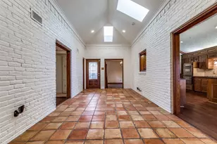 16842 Village Ln, Dallas, TX 75248 - Photo 3