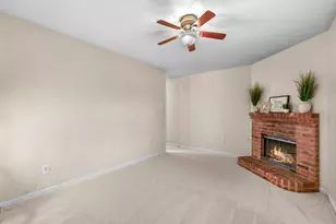 1722 Circle Creek Dr, Lewisville, TX 75067 - Photo 9