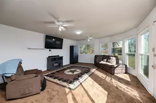 505 Bellevue Dr, Cleburne, TX 76033 - Photo 1