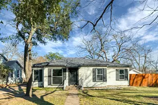 505 Bellevue Dr, Cleburne, TX 76033 - Photo 3