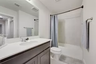 1202 Holly St, Cleburne, TX 76033 - Photo 27