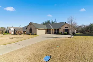 223 Golfers Way, Azle, TX 76020 - Photo 3