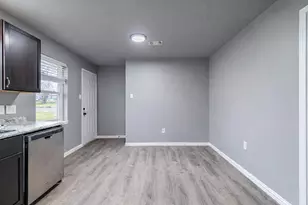 1025 5th St SW, Paris, TX 75460 - Photo 5