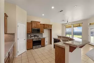 2833 Willow Ridge Cir, Granbury, TX 76049 - Photo 7