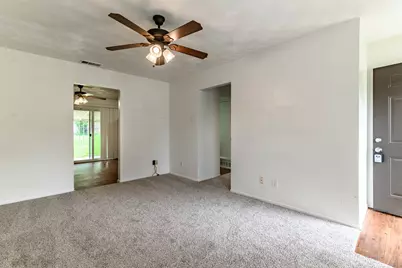 3213 Thames Street, Irving, TX 75062 - Photo 5