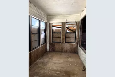 1136 E Leuda Street, Fort Worth, TX 76104 - Photo 7